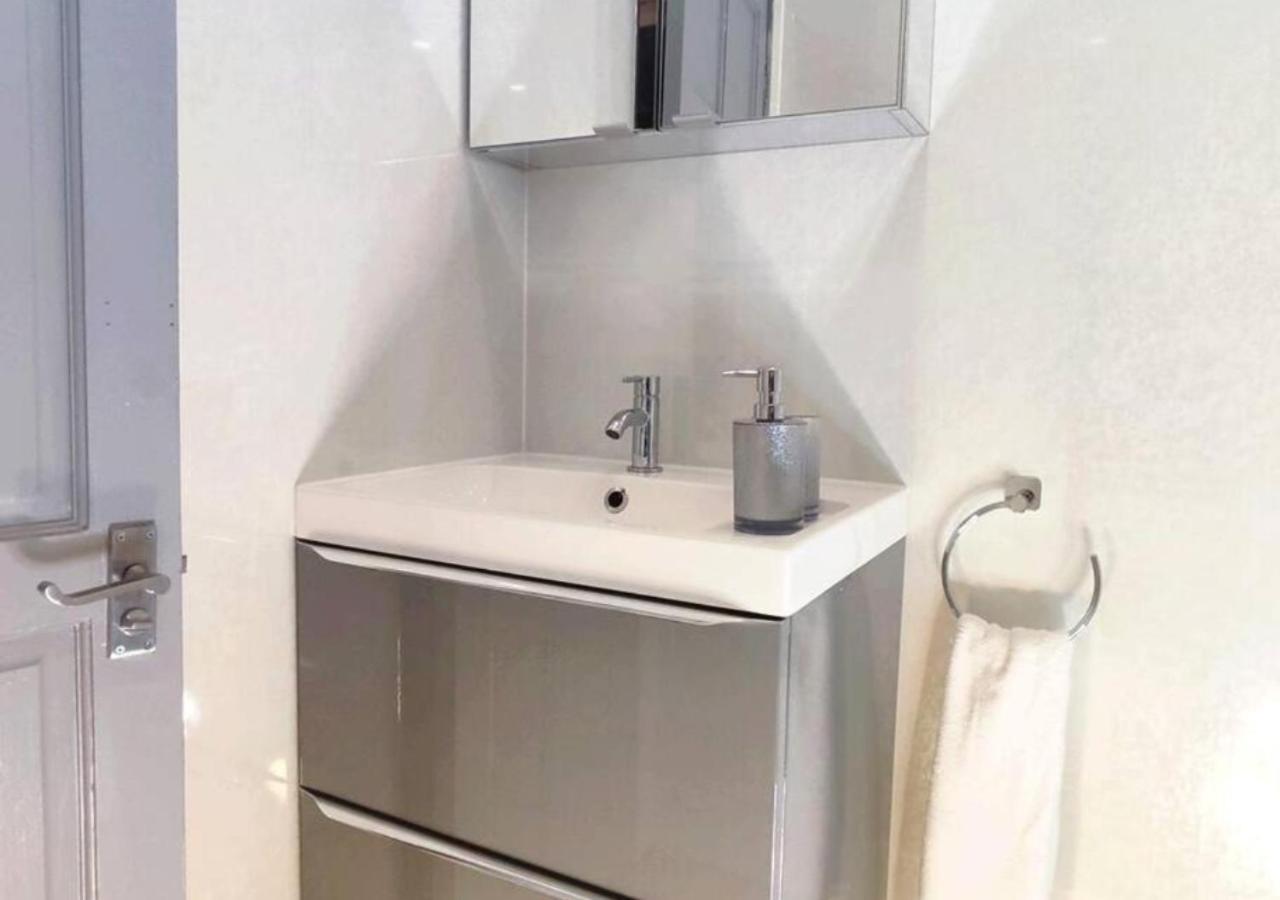 Dundee Football Stadium Apartment Bagian luar foto
