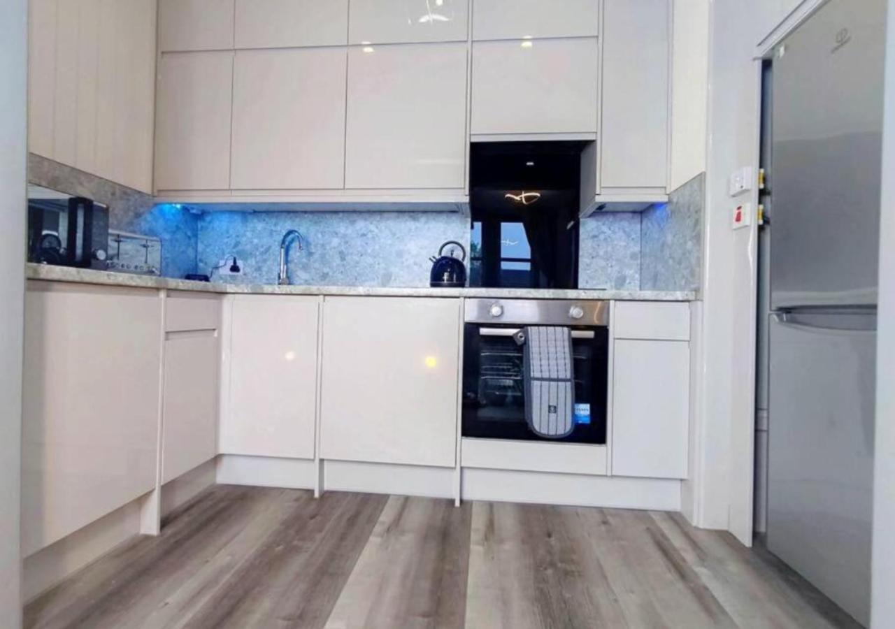 Dundee Football Stadium Apartment Bagian luar foto